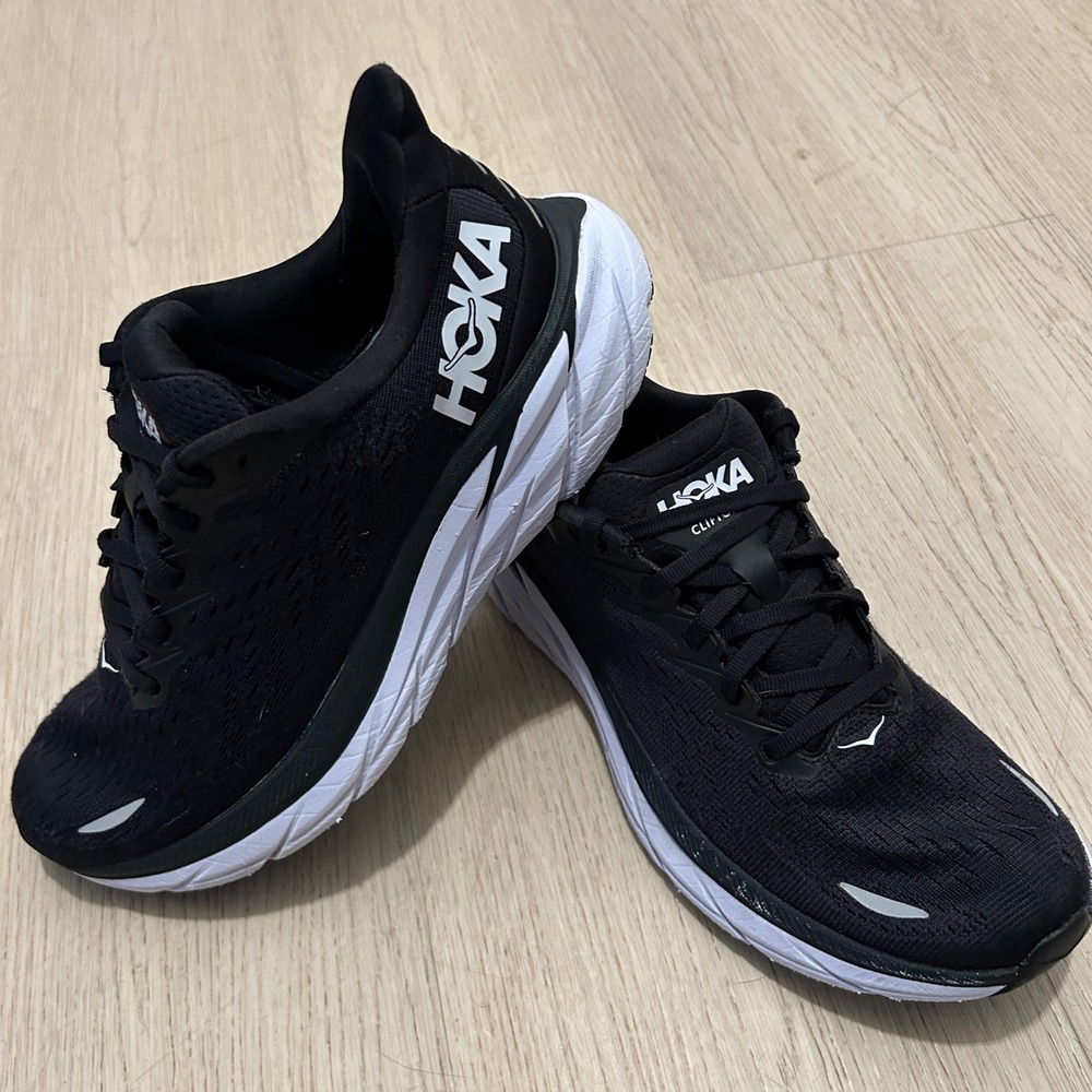 Hoka One One Clifton 8 Black White Running Shoes Womens 7.5 B 1119394 BWHT